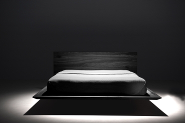 SLIM Black schwarzes Bett Design schlicht & modern aus Massivholz edler eleganter Klassiker